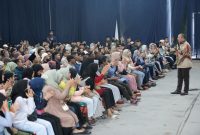 Wakil Ketua DPR RI, Cucun A. Syamsurijal, saat memberikan edukasi pada masyarakat terkait bahaya judol di Kabupaten Bandung, Senin (16/12/2024). Foto:Ist