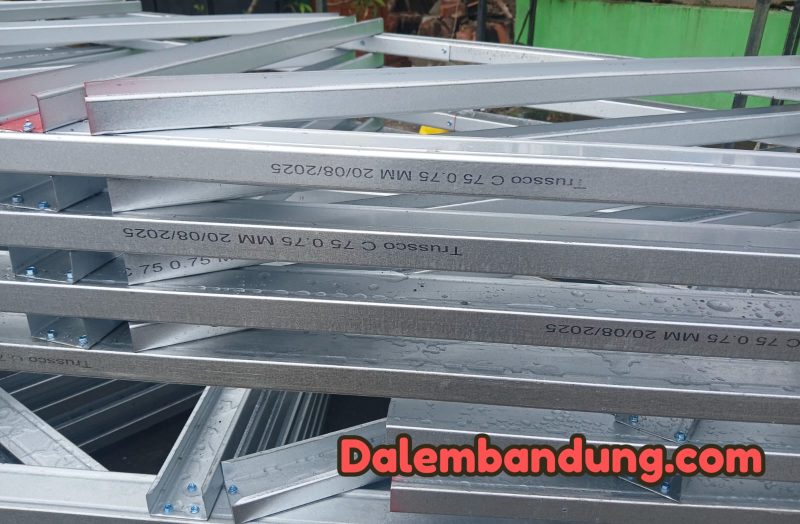 Salah Satu Rangka Atap Baja Ringan di Duga tidak Ber SNI Sebelum di pasang Foto:DB Jum'at 03/09/2025