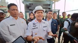 Bupati Bandung Dadang Supriatna saat diwawancarai di Soreang, Kabupaten Bandung, Jawa Barat, beberapa waktu lalu
